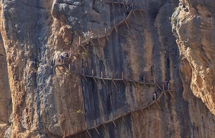 Puentes increíbles en rutas de senderismo por desfiladeros y cañones Puentes increíbles en rutas de senderismo por desfiladeros y cañones