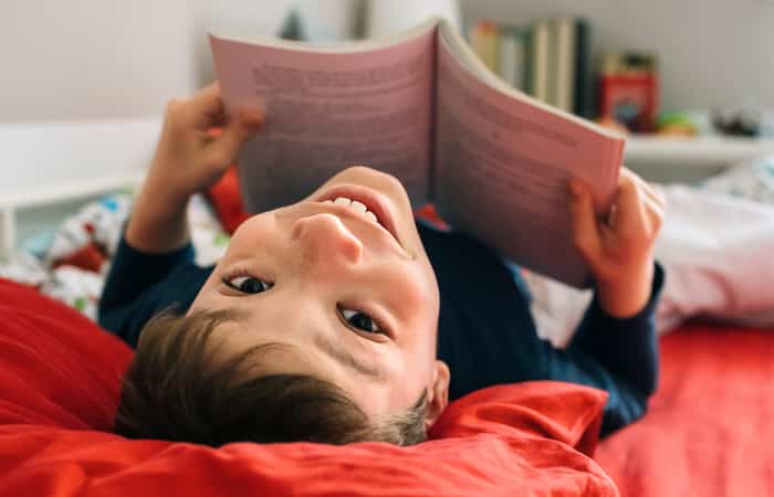 Niño leyendo 8 años