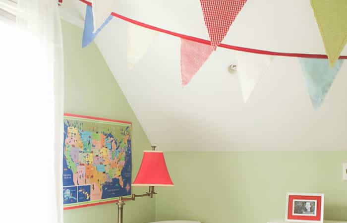 Mantel reciclado como banderines Mantel reciclado como banderines