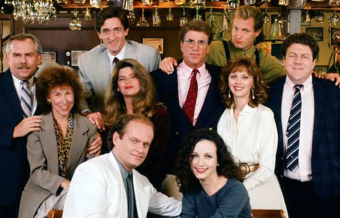 los protagonistas de las serie Cheers Series de los 80: Cheers
