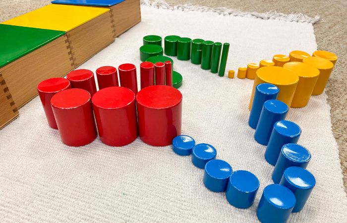 Juegos con elementos de colores para niños pequeños Estimulación temprana en niños de 1 a 2 años: juegos con colores
