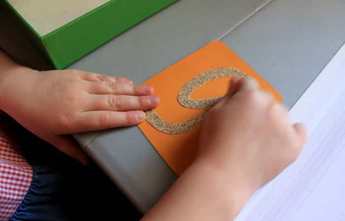Letras y números táctiles