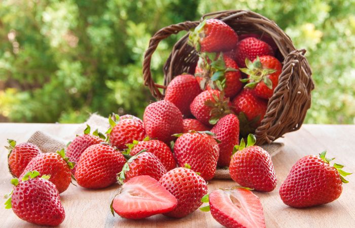Postres con fresas destacada