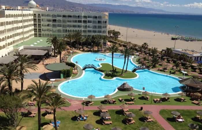 Magníficas instalaciones frente al mar en Hotel Evenia Zoraida Park, Almería los mejores resorts para familias en España: Hotel Evenia Zoraida Park, Almería (Andalucía)