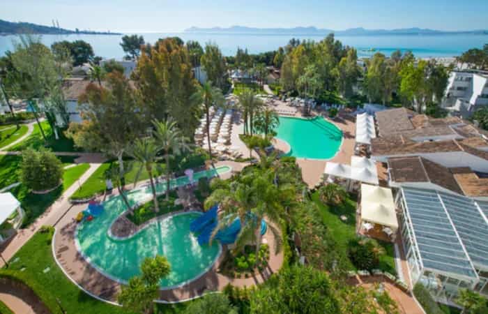 Hotel Iberostar Ciudad Blanca, Mallorca, el mar al fondo Hotel Iberostar Ciudad Blanca, Mallorca (Islas Baleares)