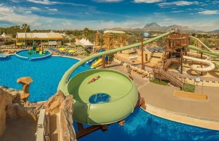 Topo un parque acuático en el Magic Robin Hood, Alicante, uno de los mejores resorts para familias los mejores resort para familias en España: Magic Robin Hood, Alicante