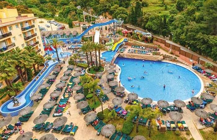 Todo el entretenimiento en piscinas en Rosamar Garden Resort, Girona los mejores resorts para familias en España: Rosamar Garden Resort, Girona (Cataluña)