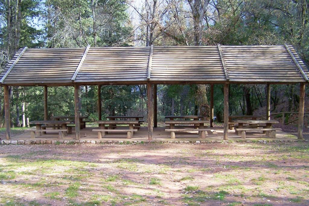 La Huerta Vieja, Santiago-Pontones Merendero techado en La Huerta Vieja, Santiago-Pontones (Jaén). Mejores sitios de españa para acampar