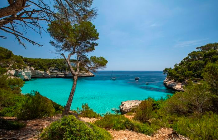Cala de Menorca aguas turquesa
