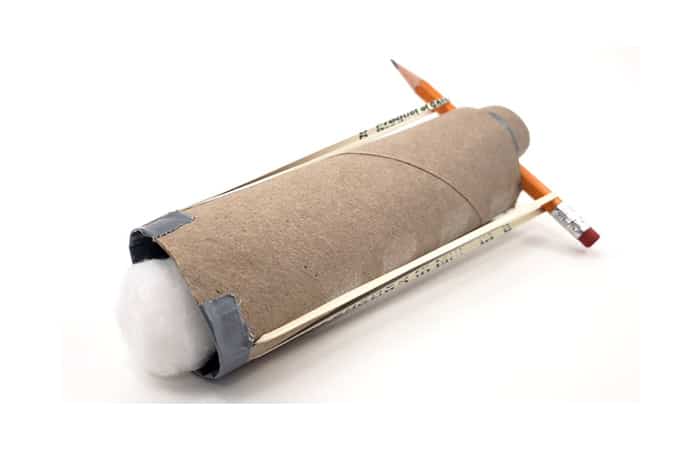 experimento de energía para niños con un tubo de papel