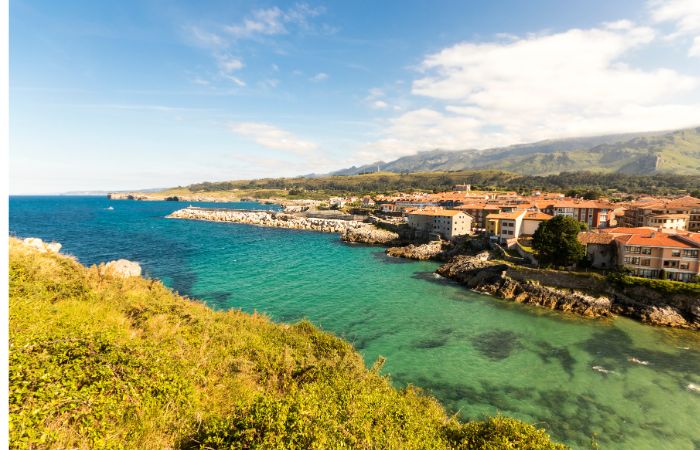 Aguas del mar en Llanes, Asturias Kayak en la costa española: Llanes