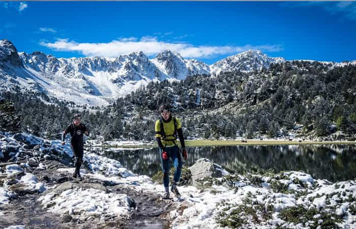 paisaje montañoso de Andorra con nieve Andorra