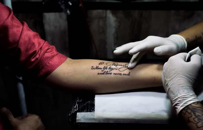 Tatuajes-y-piercings-Estudio Precauciones al hacerse tatuajes y piercings