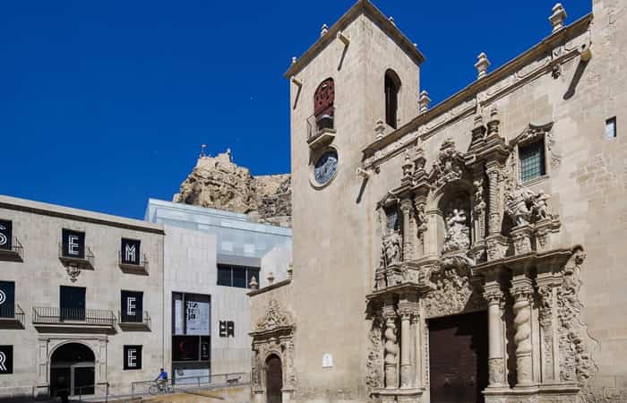 Basílica de Santa María Alicante con niños