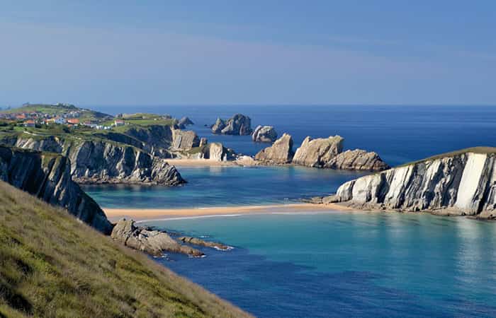 La Costa Quebrada es uno de los sitios más espectaculares de Cantabria Costa Quebrada Parque Geológico, Cantabria