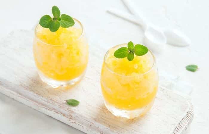 vasitos de granizado de limón Granizado de limón