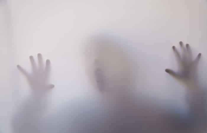 juegos de Halloween sombras de miedo Juegos de Halloween: sombras tras una sábana