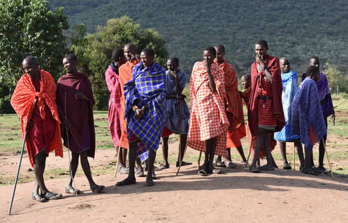 Kenia con niños, acercarse a los masais Kenia con niños: grupo de masáis