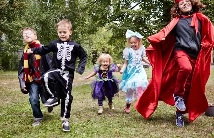 Divertido baile de Halloween con sillas Juegos de Halloween: baile