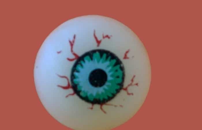 Carrera de ojos inyectados en sangre ojo inyectado en sangre
