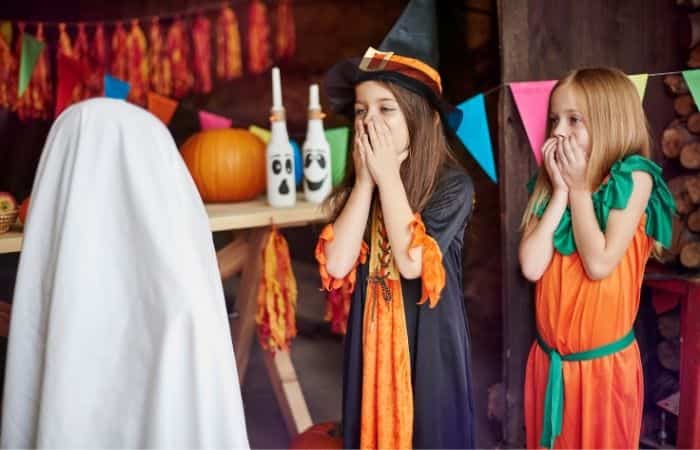Juego fantasma fantasma Juegos de Halloween: adivina quién es el fantasma
