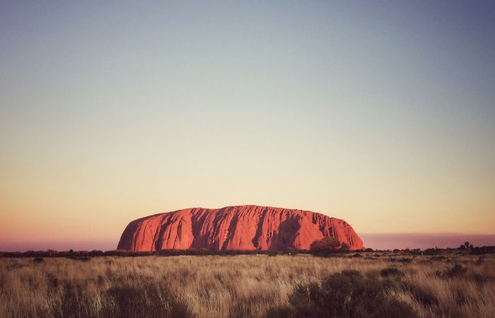 Australia con niños: Formación rocosa Uluru Australia con niños: Uluru, también llamado Ayers Rock