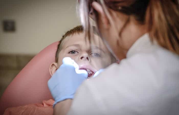 Bruxismo-infantil-Daños-dentales Daños dentales por bruxismo