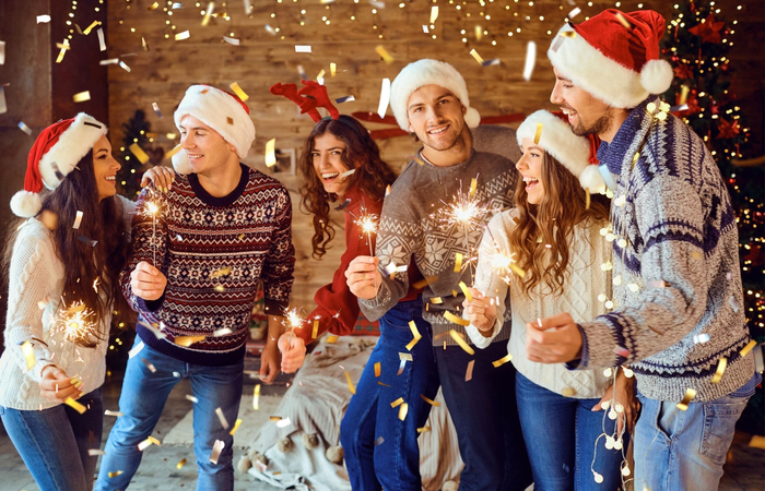 grupo de amigos en navidad frases para felicitar la navidad: amistad