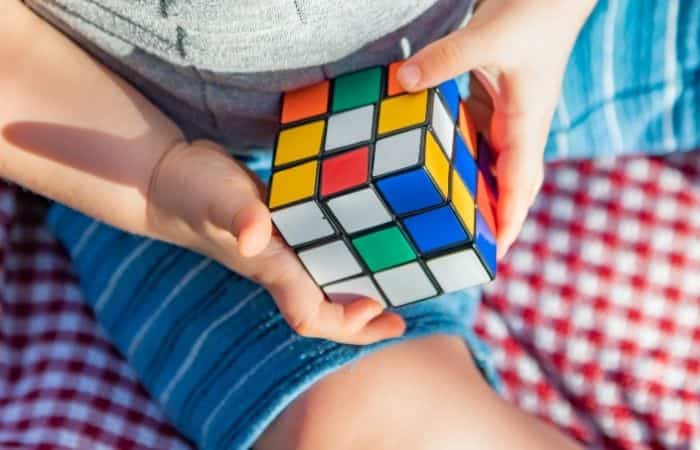 El cubo de Rubik mejora la concentración Cubo de Rubik