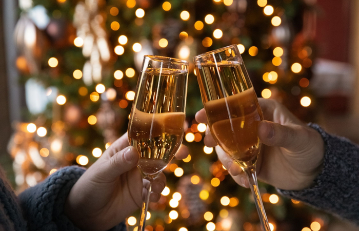 brindis con copas de cava brindis