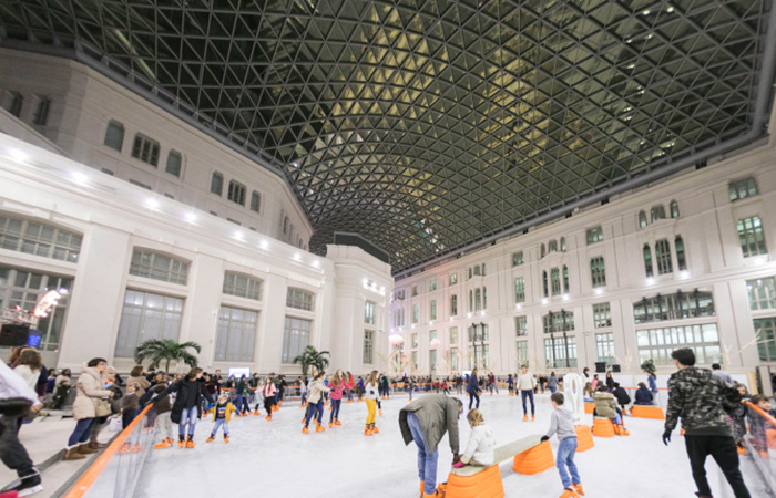 Pista de hielo en la Galería de Cristal del Palacio de Cibeles