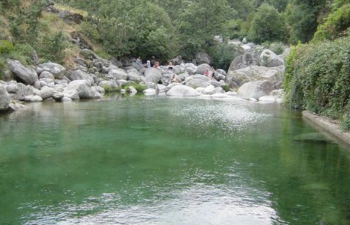 Piscina natural El Risquillo, Guisando Piscina natural del Risquillo, en Guisando