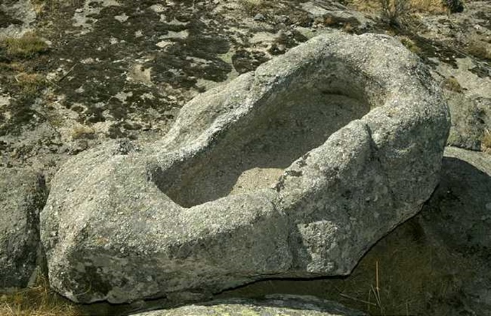 Necrópolis de La Coba, San Juan del Olmo Tumba de piedra de la necrópolis de La Coba, en San Juan del Olmo