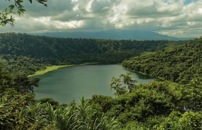 Laguna Hule rutas de senderismo en costa rica