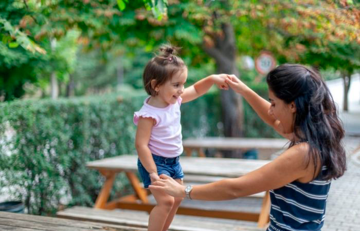 niña-bailando-con-su-madre Agresividad infantil