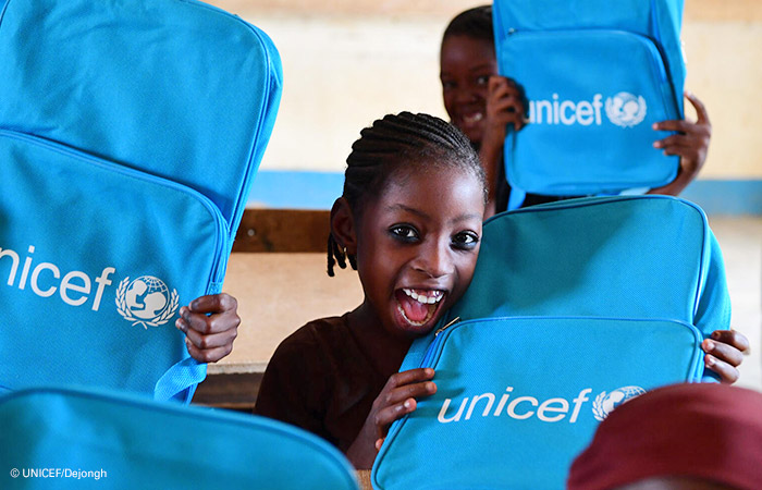 regalo azul de unicef navidad