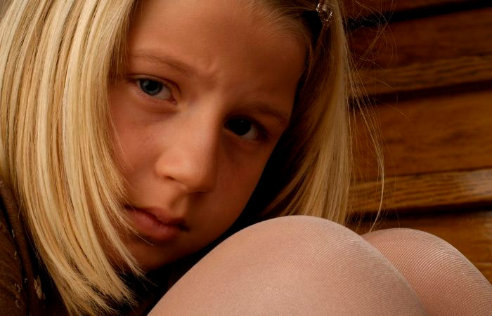 niña-con-miedo Pegar a un niño Vivir con miedo