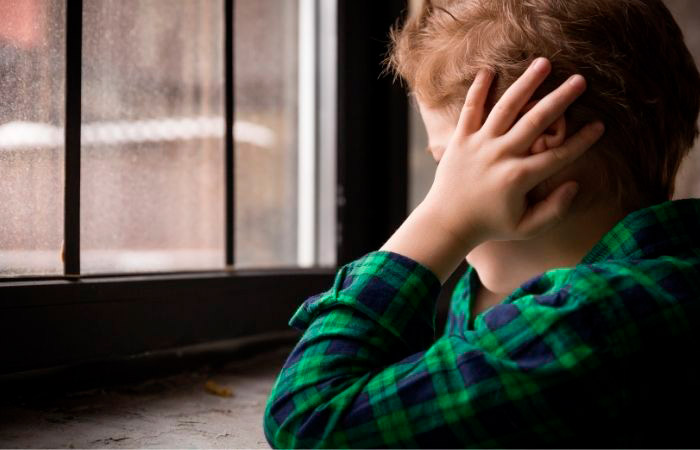 Reacción del cerebro de los niños ante las críticas constantes