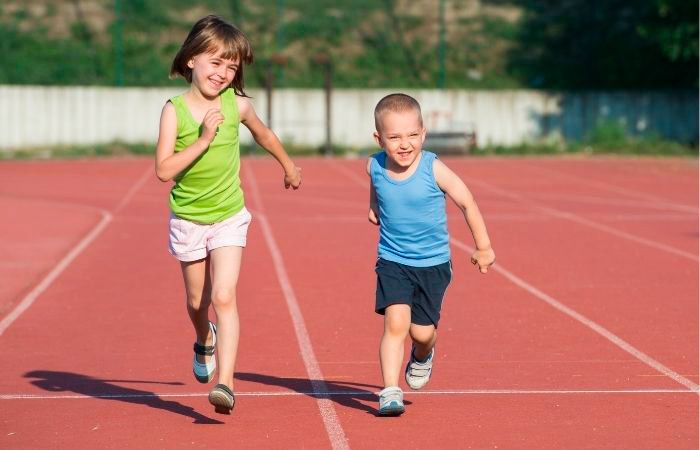 niños-en-pista-de-atletismo Deportes para aprender a perder