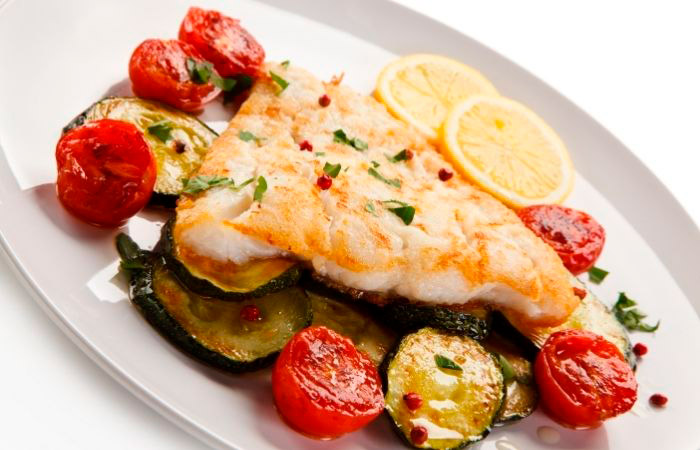 plato-de-pescado-con-verduras La dieta Sirtfood pescado