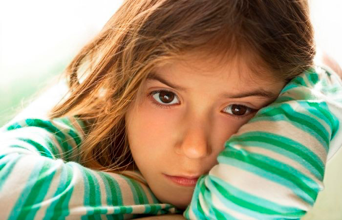 preadolescente-triste Reacción del cerebro de los niños ante las críticas constantes