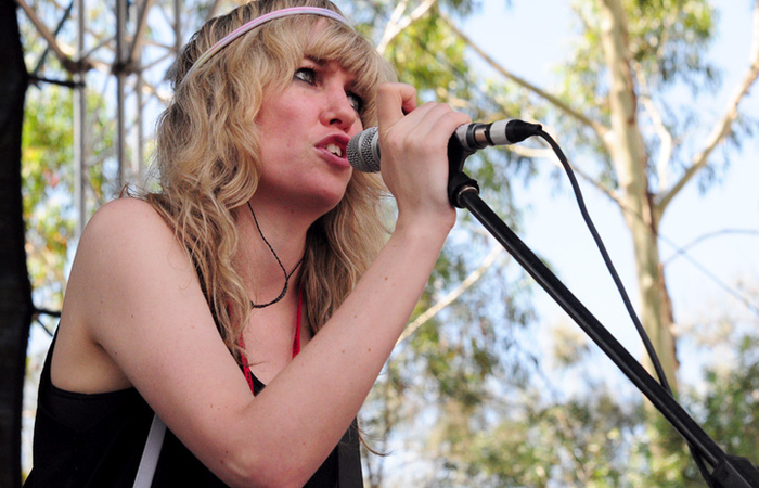 Ladyhawke, cantante y compositora, uno de los famosos con asperger famosos con asperger: ladyhawke