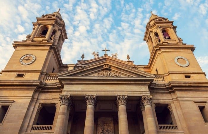 Pamplona es muy conocida por los San Fermines, pero tiene mucho más que ofrecer catedral de Pamplona