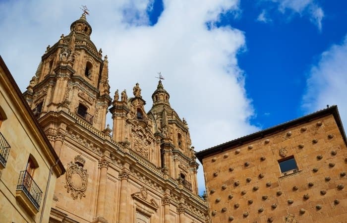Clerecía y la Casa de las Conchas fin de semana en salamanca