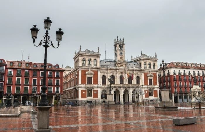 Valladolid es la capital de Castilla y León y un destino ideal para un fin de semana Sitios, imprescindibles de las provincias del interior de España: Valladolid, plaza Mayor