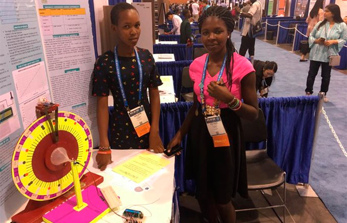niñas inventoras Esther Amimo Anyanzwa y Salome Njeri