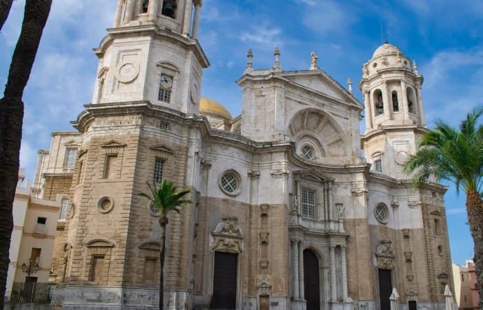 La Catedral de Cádiz es uno de los símbolos más representativos de la ciudad ciudades españolas más antiguas de cada provincia: Cádiz