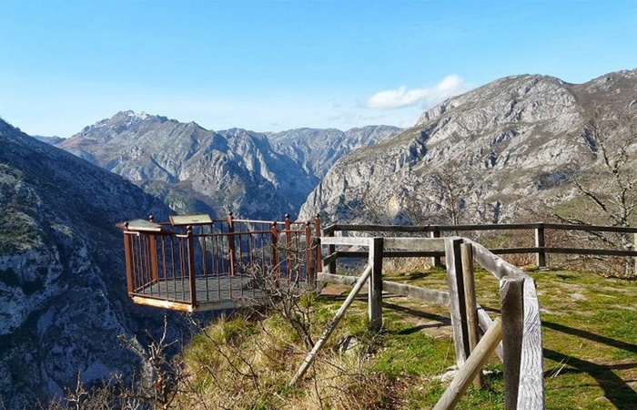 Mirador de Santa Catalina, La Hermida Mirador de Santa Catalina, La Hermida (Cantabria). Miradores espectaculares de españa