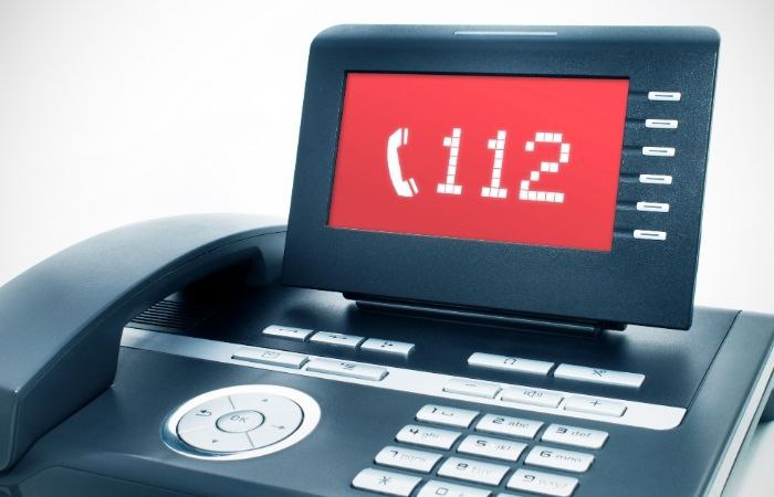 112: emergencias El número de emergencias, el 112, en la pantalla de un teléfono