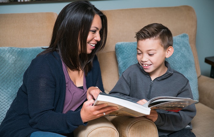 Los padres debemos implicarnos para fomentar la afición de nuestros hijos por la lectura Implicación de los padres para fomentar el interés de los niños por la lectura